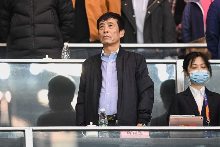 主角郎明是一个市井气的盲人小混混，凭借对风的领悟能力和正义感，在寻找母亲的路上;打怪升级，练成失传已久的;风语咒
